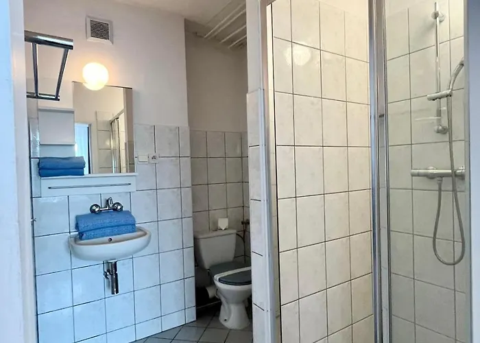 Roza Bed & Breakfast 3*