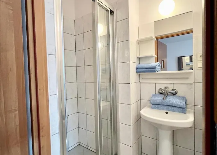 Roza Bed & Breakfast 3*